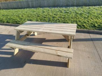 Picnic table